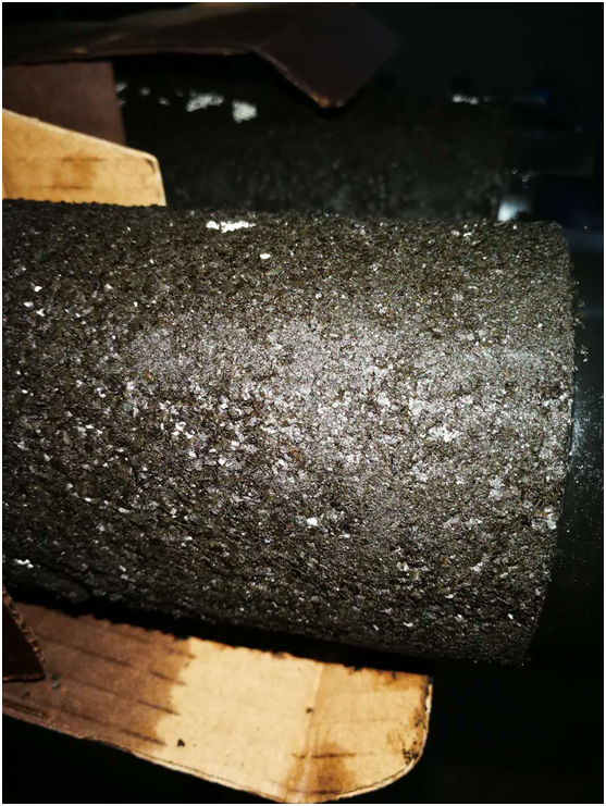 由于油品問(wèn)題導(dǎo)致油氣分離器壓差高,空壓機(jī)潤(rùn)滑油結(jié)膠,油濾堵塞,機(jī)器高溫報(bào)警(圖3) 由于油品問(wèn)題導(dǎo)致油氣分離器壓差高,空壓機(jī)潤(rùn)滑油結(jié)膠,油濾堵塞,機(jī)器高溫報(bào)警(圖3)