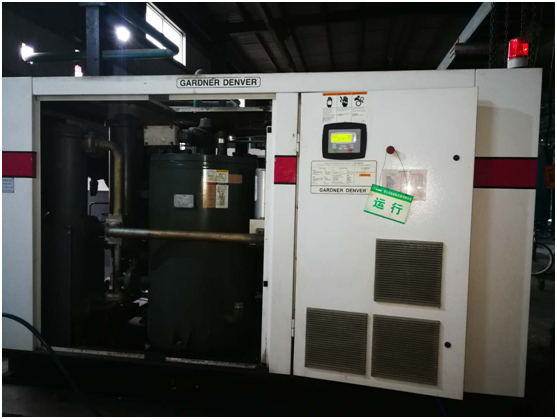 由于油品問(wèn)題導(dǎo)致油氣分離器壓差高,空壓機(jī)潤(rùn)滑油結(jié)膠,油濾堵塞,機(jī)器高溫報(bào)警(圖5) 由于油品問(wèn)題導(dǎo)致油氣分離器壓差高,空壓機(jī)潤(rùn)滑油結(jié)膠,油濾堵塞,機(jī)器高溫報(bào)警(圖5)