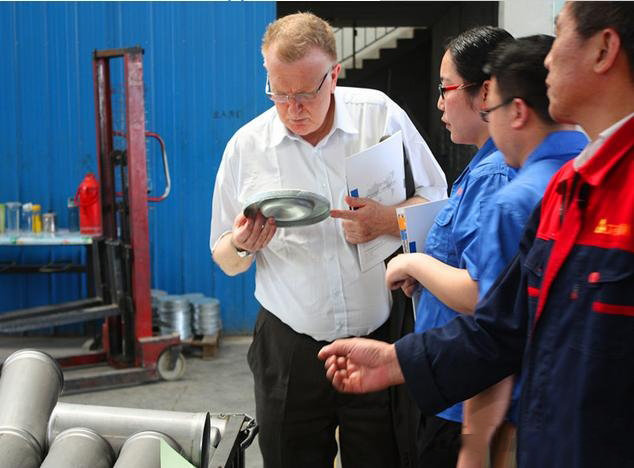 意大利客戶參觀艾普利生產基地(圖1) 意大利客戶參觀艾普利生產基地(圖1)