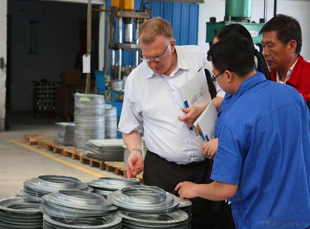 意大利客戶參觀艾普利生產基地(圖3) 意大利客戶參觀艾普利生產基地(圖3)